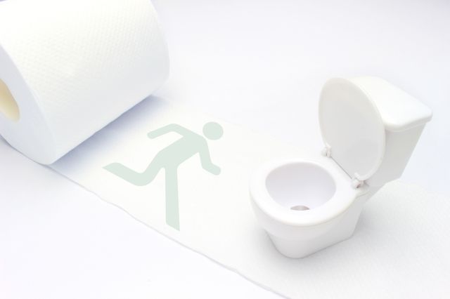 トイレに駆け込むイメージ図