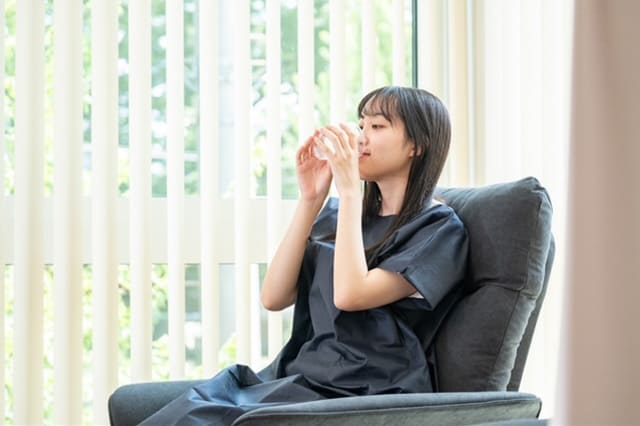 水を飲んでいる様子